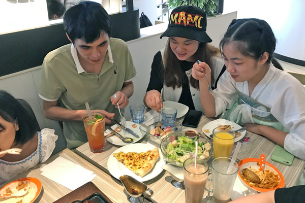 歡樂(lè )親子聚餐