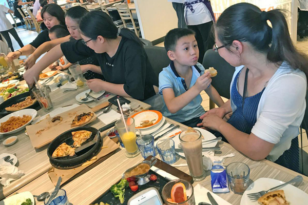 歡樂(lè )親子聚餐